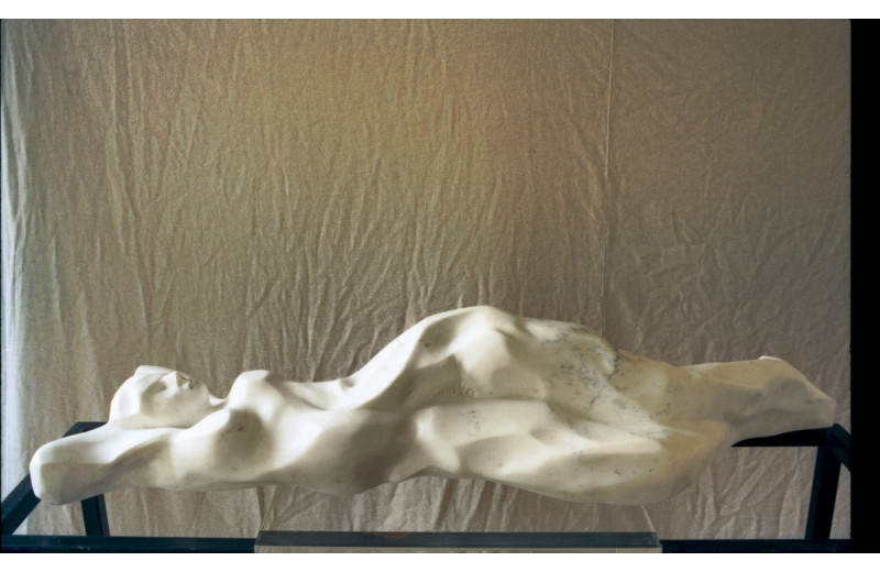 SOGNANDO - scultura in marmo statuario  di Roberto Tagliazucchi